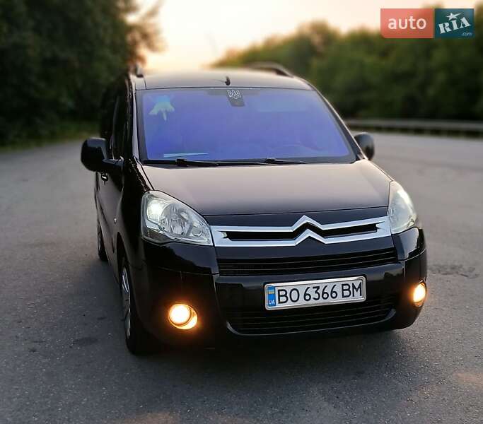 Минивэн Citroen Berlingo 2011 в 