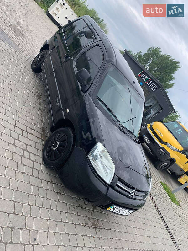 Вантажний фургон Citroen Berlingo 2006 в Жовкві