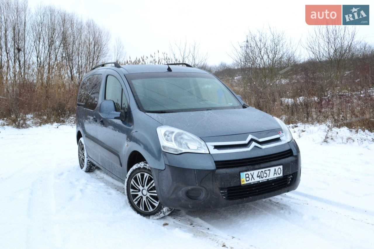 Продам Citroën Berlingo 2011 року випуску

Продам власне авто, у хорошому та доглянутому стані. Автомобіль був пригнаний у 2013 році з Бельгії, з того часу в одних руках.

✔️ Оригінальний пробіг
✔️ Технічно справний – жодних проблем, нічого робити не потрібно, сів і поїхав
✔️ Двигун та коробка працюють без зауважень
✔️ Ходова частина обслужена
✔️ В наявності зимова гума

Авто економне, практичне та надійне – ідеально підходить як для сім’ї, так і для роботи. Салон охайний, не прокурений. 

Документи в порядку, будь-який вид переоформлення.
Реальному покупцю — торг біля авто.