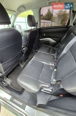 Позашляховик / Кросовер Citroen C-Crosser 2011 в 