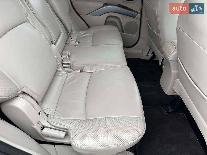 Позашляховик / Кросовер Citroen C-Crosser 2012 в Стрию