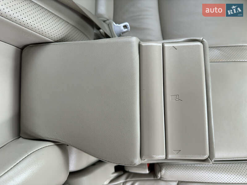 Позашляховик / Кросовер Citroen C-Crosser 2012 в Стрию