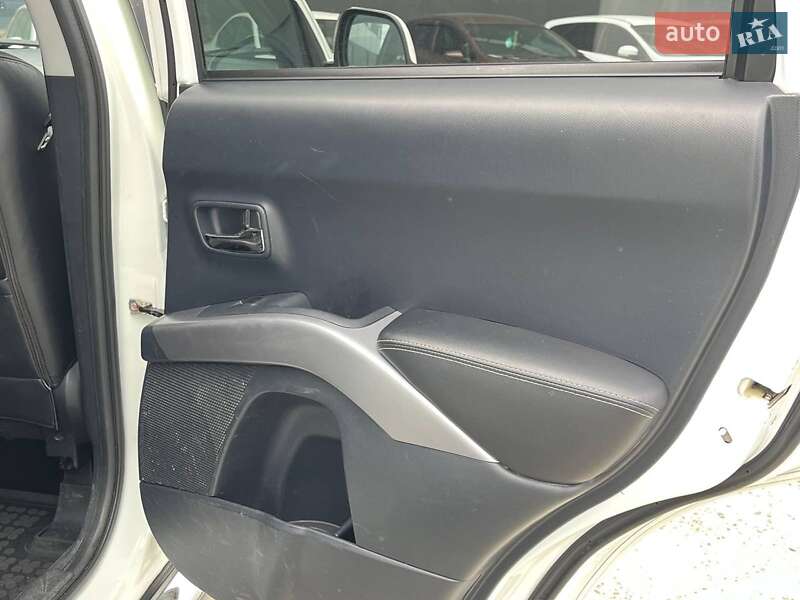 Внедорожник / Кроссовер Citroen C-Crosser 2011 в Львове фото 10 Внедорожник / Кроссовер Citroen C-Crosser 2011 в Львове