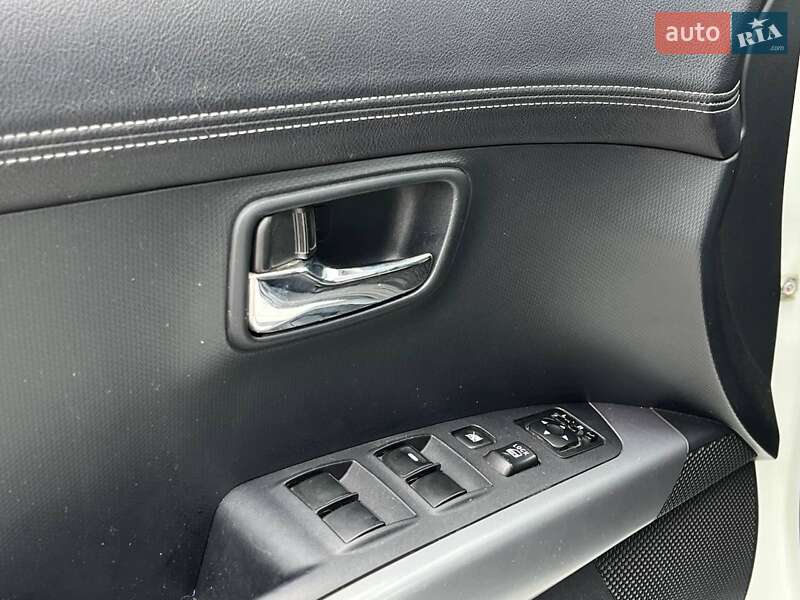 Внедорожник / Кроссовер Citroen C-Crosser 2011 в Львове фото 30 Внедорожник / Кроссовер Citroen C-Crosser 2011 в Львове