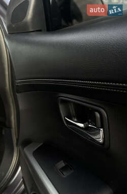 Позашляховик / Кросовер Citroen C-Crosser 2010 в  фото 12 Позашляховик / Кросовер Citroen C-Crosser 2010 в