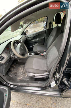Седан Citroen C-Elysee 2015 в  фото 11 Седан Citroen C-Elysee 2015 в