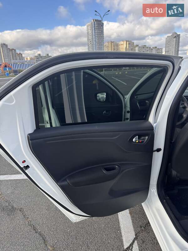 Седан Citroen C-Elysee 2016 в Киеве фото 12 Седан Citroen C-Elysee 2016 в Киеве