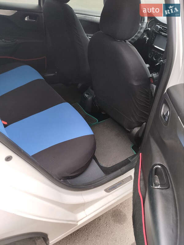 Седан Citroen C-Elysee 2015 в Києві фото 6 Седан Citroen C-Elysee 2015 в Києві