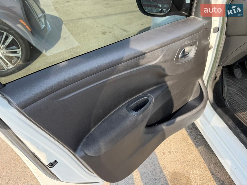 Седан Citroen C-Elysee 2013 в Киеве фото 10 Седан Citroen C-Elysee 2013 в Киеве