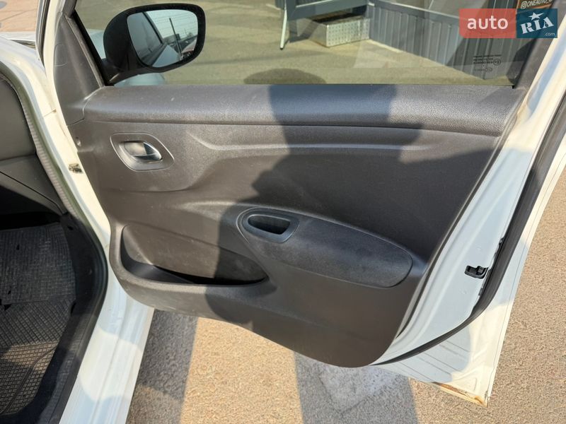 Седан Citroen C-Elysee 2013 в Киеве фото 20 Седан Citroen C-Elysee 2013 в Киеве