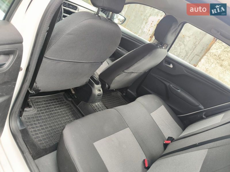 Седан Citroen C-Elysee 2016 в Киеве фото 8 Седан Citroen C-Elysee 2016 в Киеве