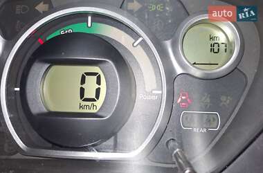 Хэтчбек Citroen C-Zero 2011 в 