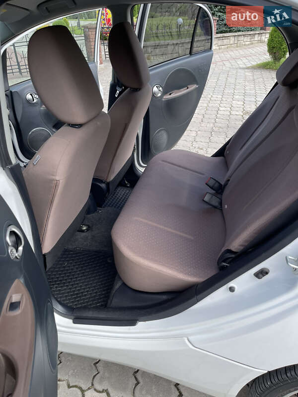 Хэтчбек Citroen C-Zero 2010 в Золочеве