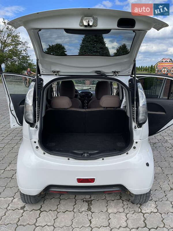 Хэтчбек Citroen C-Zero 2010 в Золочеве