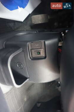 Хэтчбек Citroen C-Zero 2011 в 