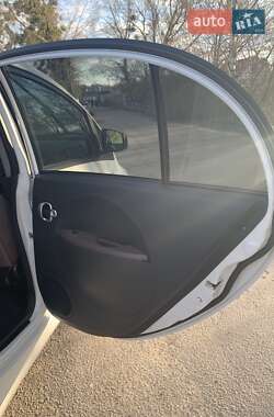 Хэтчбек Citroen C-Zero 2012 в 
