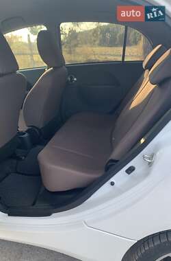 Хэтчбек Citroen C-Zero 2012 в 