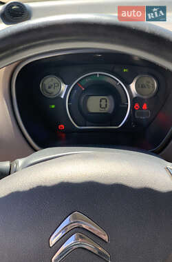 Хэтчбек Citroen C-Zero 2011 в 