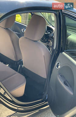 Хэтчбек Citroen C-Zero 2011 в 