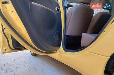 Хэтчбек Citroen C-Zero 2011 в 
