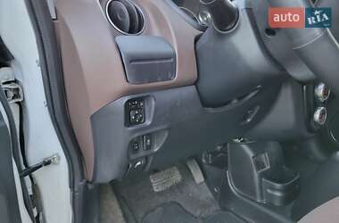 Хэтчбек Citroen C-Zero 2011 в 