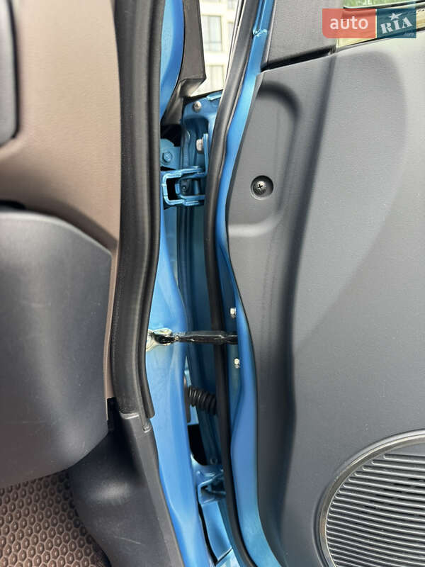 Хетчбек Citroen C-Zero 2015 в Львові