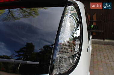 Хэтчбек Citroen C-Zero 2011 в 