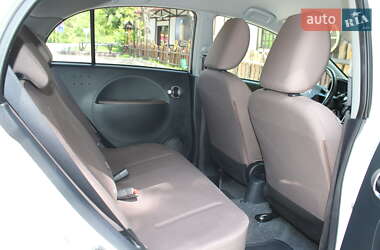 Хэтчбек Citroen C-Zero 2011 в 