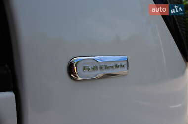 Хэтчбек Citroen C-Zero 2011 в 