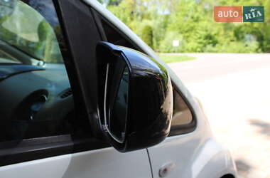 Хэтчбек Citroen C-Zero 2011 в 