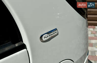 Хэтчбек Citroen C-Zero 2012 в 