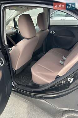 Хэтчбек Citroen C-Zero 2011 в 