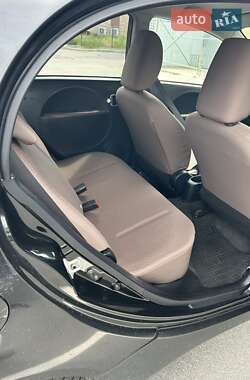 Хэтчбек Citroen C-Zero 2011 в 