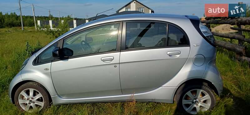 Хэтчбек Citroen C-Zero 2013 в 