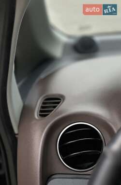 Хэтчбек Citroen C-Zero 2011 в 