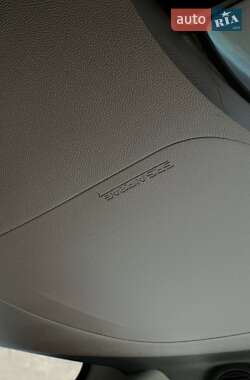 Хэтчбек Citroen C-Zero 2011 в 