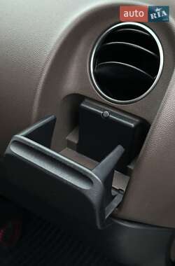Хэтчбек Citroen C-Zero 2011 в 