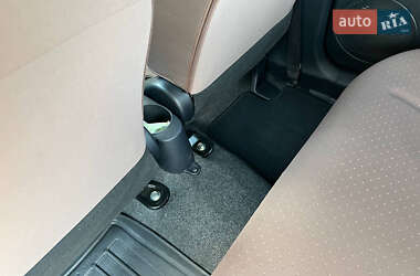 Хэтчбек Citroen C-Zero 2011 в 