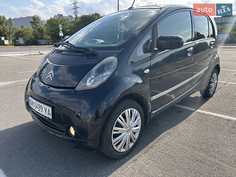 Хэтчбек Citroen C-Zero 2011 в 