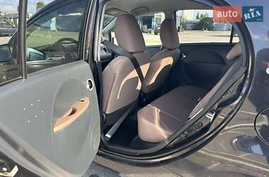 Хэтчбек Citroen C-Zero 2011 в 