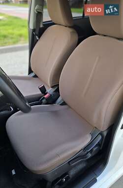 Хэтчбек Citroen C-Zero 2011 в 
