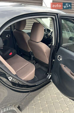 Хэтчбек Citroen C-Zero 2011 в 
