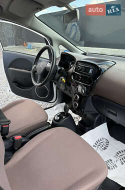 Хэтчбек Citroen C-Zero 2011 в 
