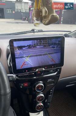 Хэтчбек Citroen C-Zero 2012 в 
