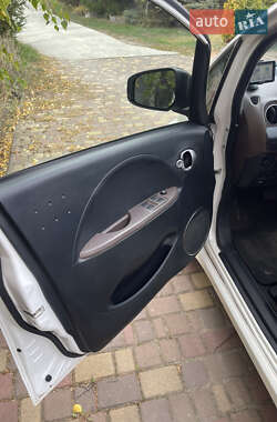 Хэтчбек Citroen C-Zero 2012 в 