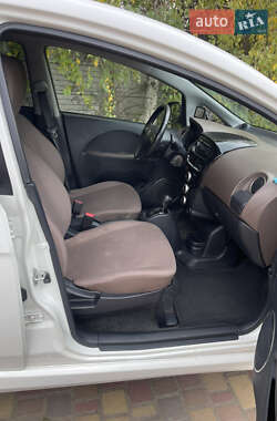 Хэтчбек Citroen C-Zero 2012 в 
