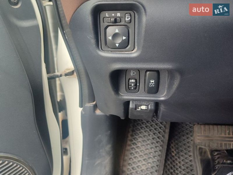 Хетчбек Citroen C-Zero 2011 в Дніпрі
