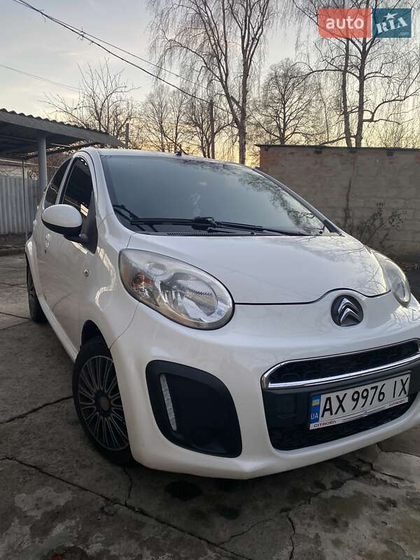 Хэтчбек Citroen C1 2013 в Краснограде фото 2 Хэтчбек Citroen C1 2013 в Краснограде