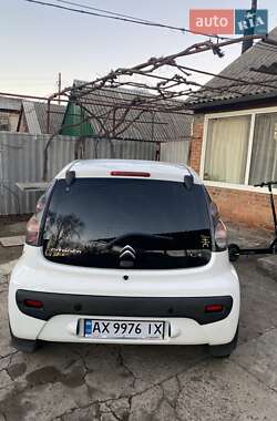 Хэтчбек Citroen C1 2013 в 
