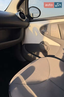 Хэтчбек Citroen C1 2010 в 